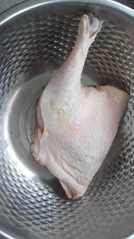 香酥烤鸭腿步骤1