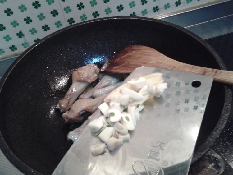 农家干豆腐烧鸭腿步骤7