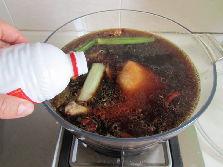 卤鸭腿干子双拼步骤4