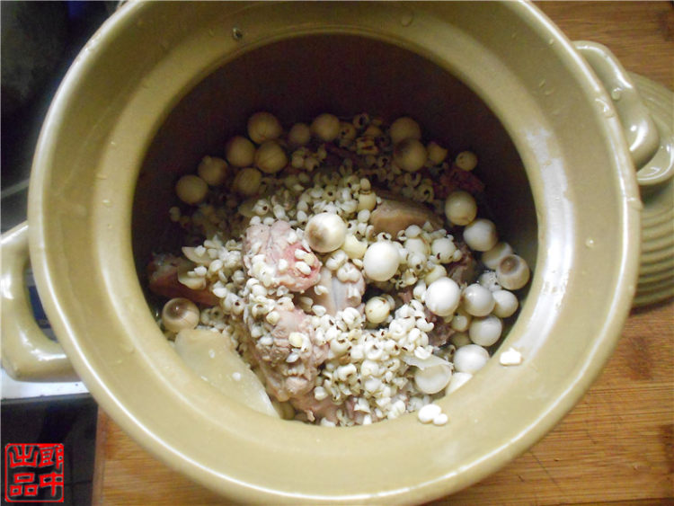 莲子薏米鸭腿煲步骤4