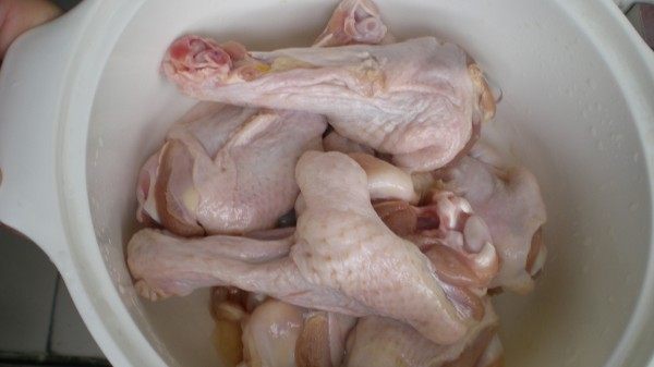 香菇炖鸭腿步骤1