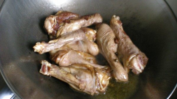 香菇炖鸭腿步骤5