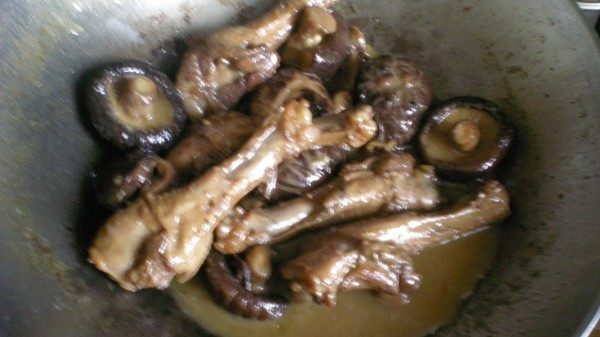 香菇炖鸭腿步骤8