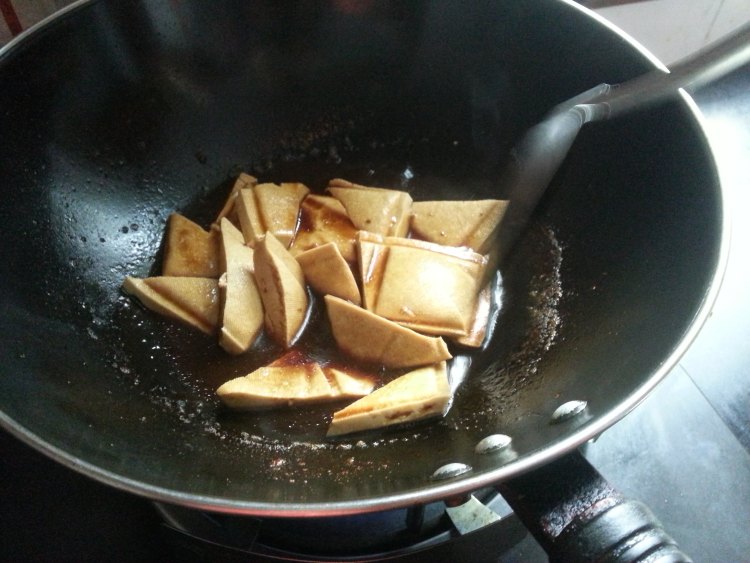 鸭腿豆腐干步骤5