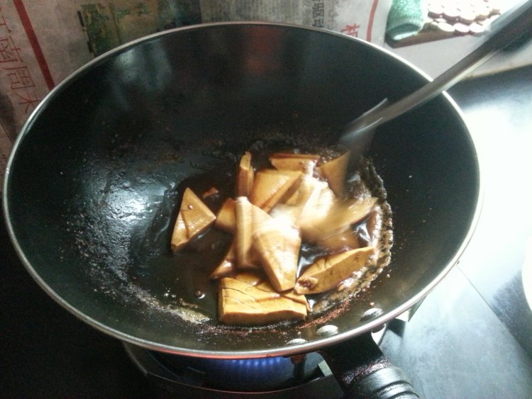 鸭腿豆腐干步骤6