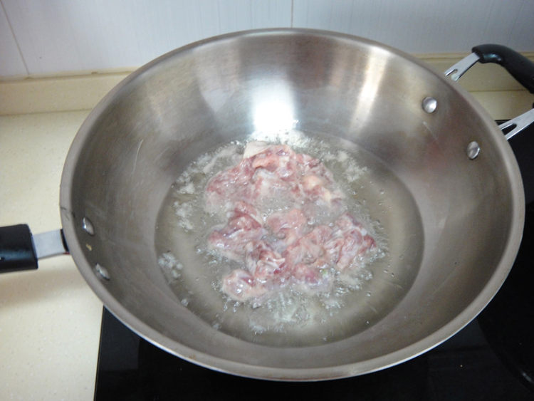 青红椒炒鸭肉片步骤6