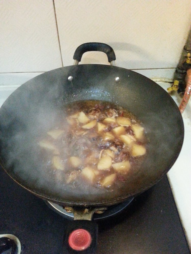 土豆焖鸭腿步骤7