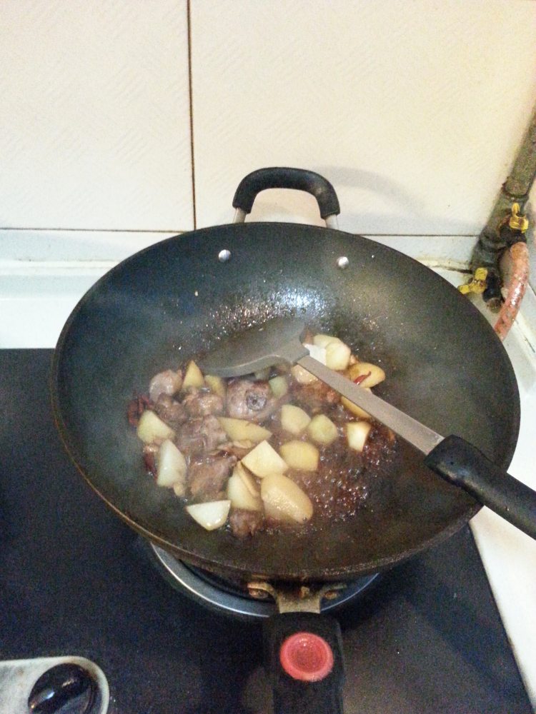 土豆焖鸭腿步骤6