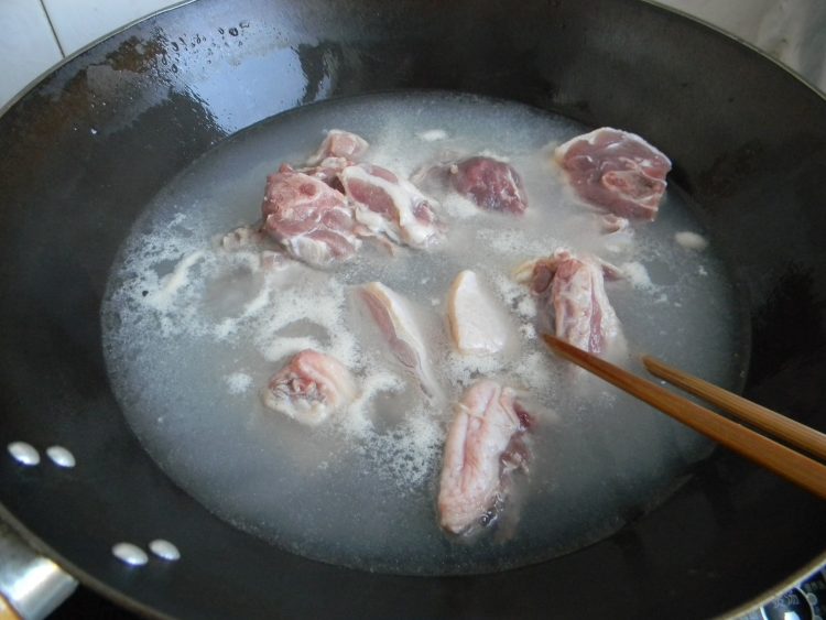 鸭腿烧土豆步骤3