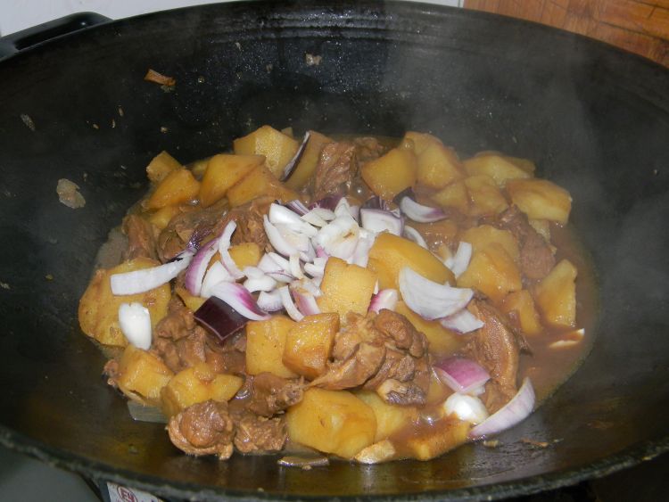鸭腿烧土豆步骤12