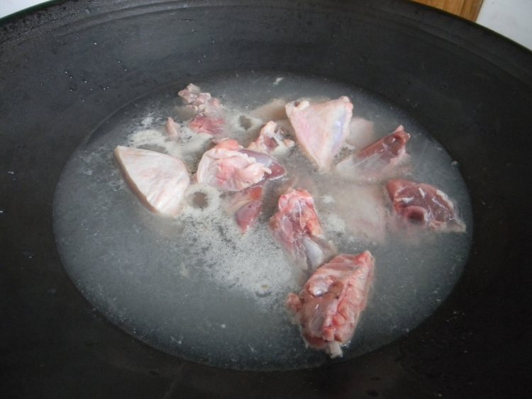 鸭腿焖黄豆步骤2