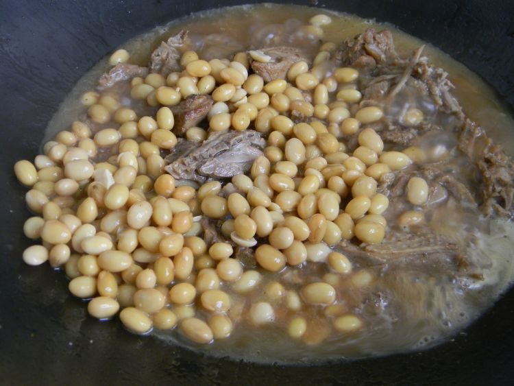鸭腿焖黄豆步骤9