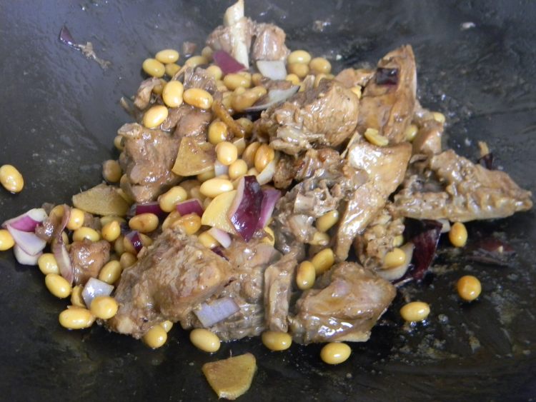 鸭腿焖黄豆步骤11