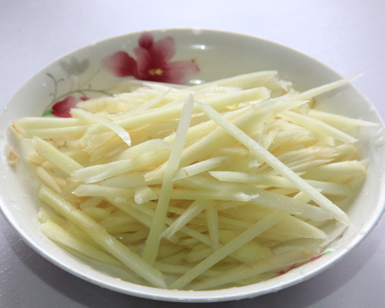 仔姜炒鸭肉步骤5