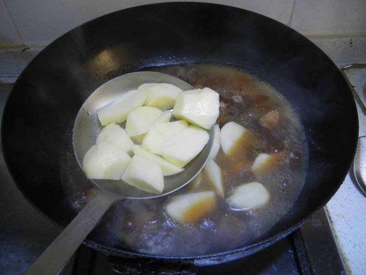 土豆烧鸭块步骤9