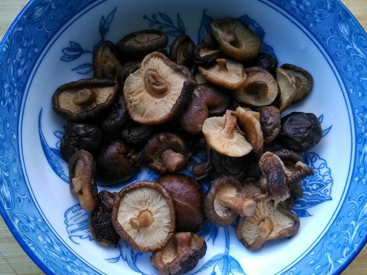 红烧香菇鸭腿步骤2
