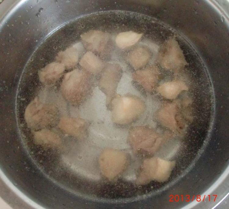 鸭腿烧黄豆步骤7