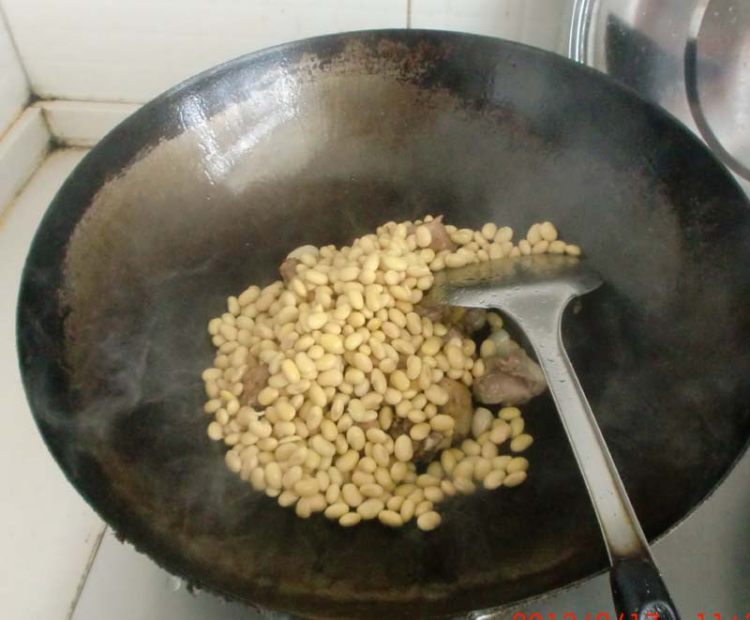 鸭腿烧黄豆步骤12