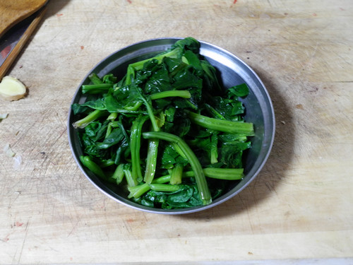 菌香鸭腿煲仔饭步骤4
