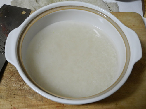 菌香鸭腿煲仔饭步骤3