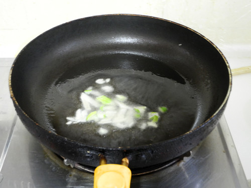 菌香鸭腿煲仔饭步骤5