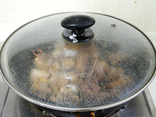 菌香鸭腿煲仔饭步骤8