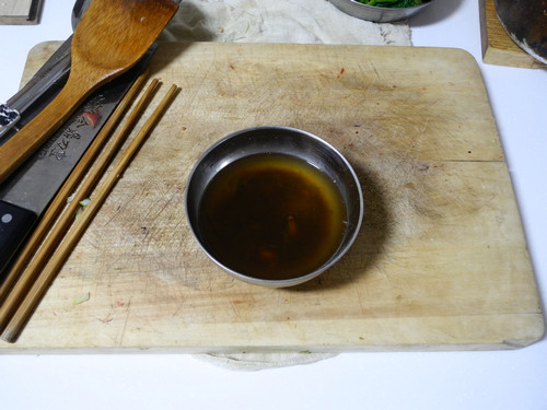 菌香鸭腿煲仔饭步骤9