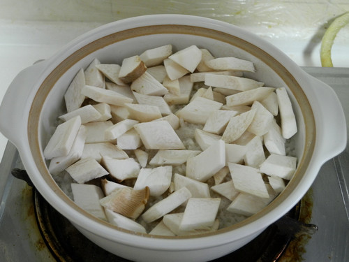菌香鸭腿煲仔饭步骤13