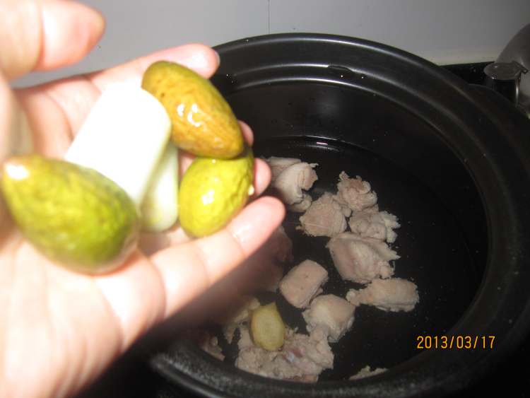 美味鸭菌汤步骤6