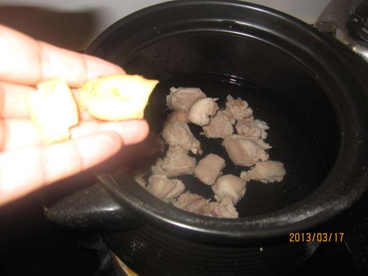美味鸭菌汤步骤5