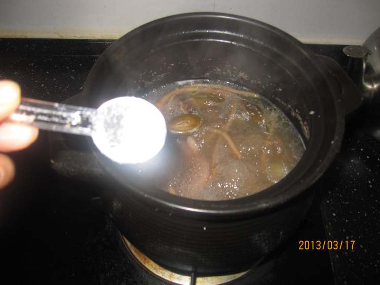 美味鸭菌汤步骤9