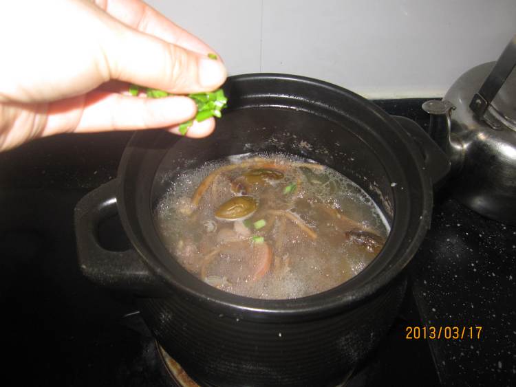 美味鸭菌汤步骤10
