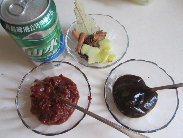 鸭腿焖藕步骤3
