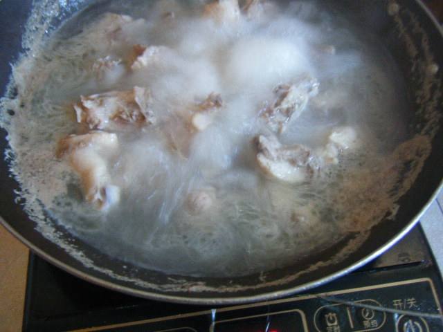 啤酒鸭炖萝卜土豆步骤3