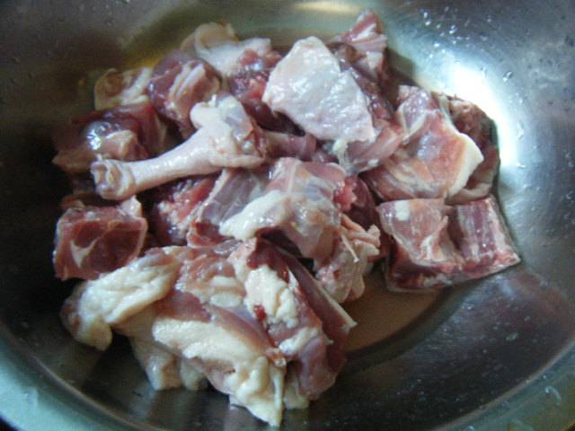 啤酒鸭炖萝卜土豆步骤1