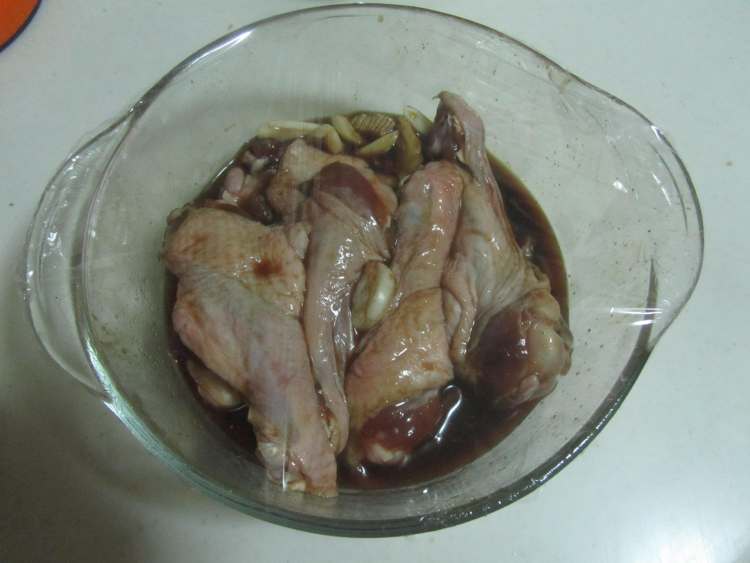 蒜香烤鸭腿步骤2