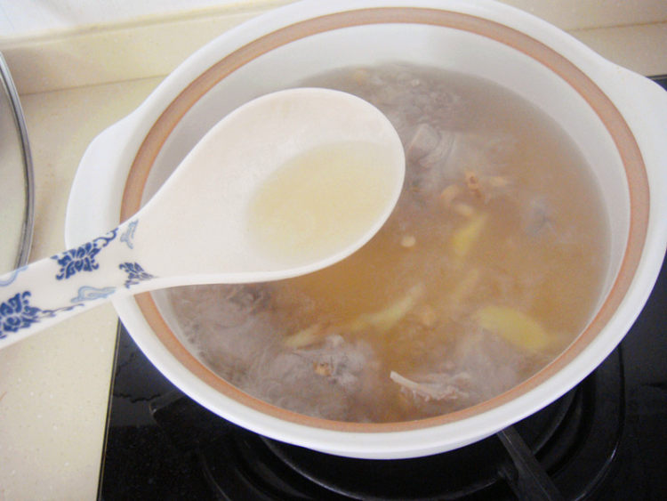 黄芪枸杞煲鸭汤步骤6