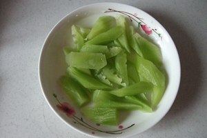 红油莴笋鸭步骤2
