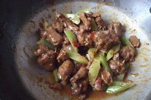 红油莴笋鸭步骤12