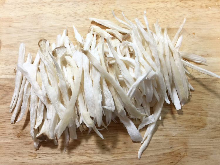 手撕金沙杏鲍菇步骤3