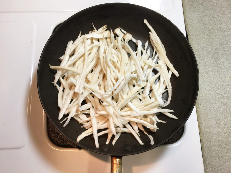 手撕金沙杏鲍菇步骤5
