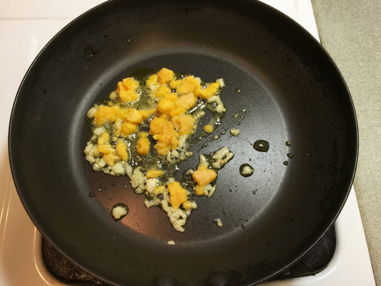 手撕金沙杏鲍菇步骤8