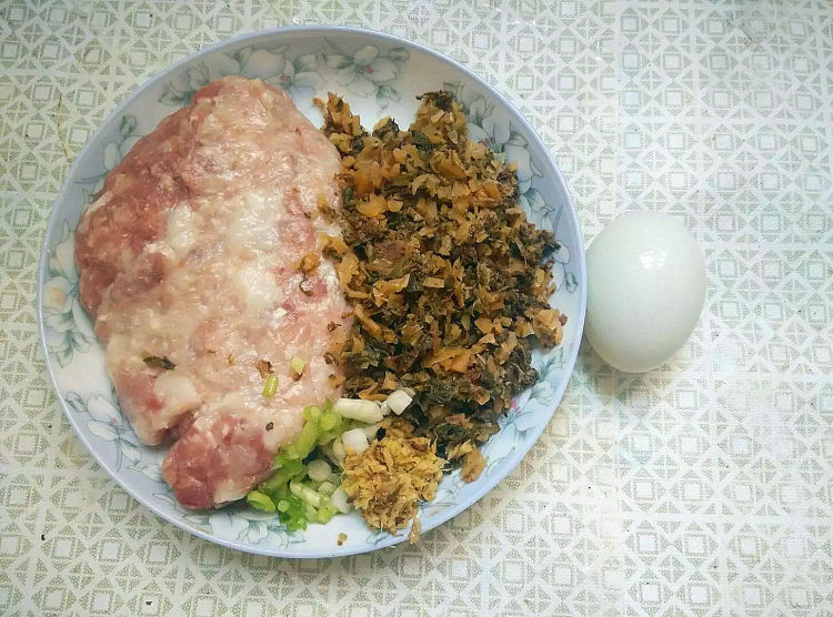 咸蛋蒸肉饼步骤1