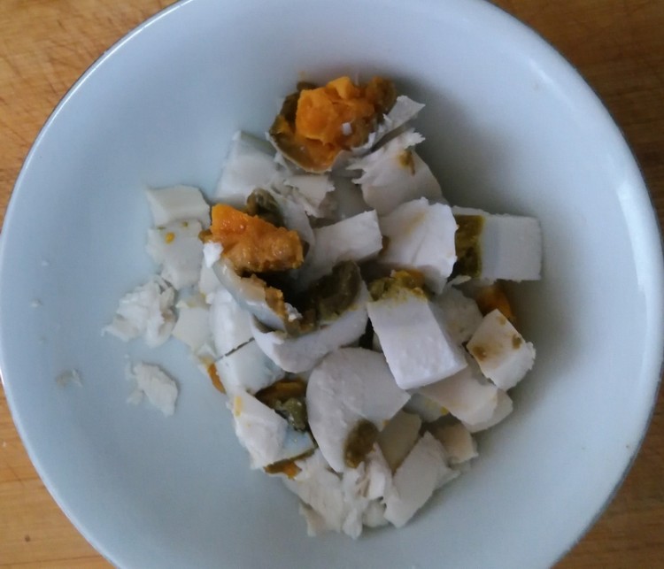 咸蛋炒青豆瓣步骤5