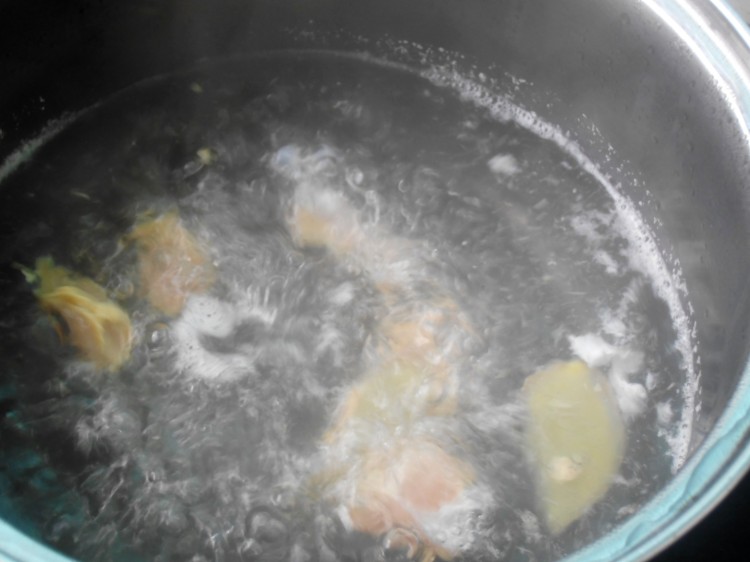 咸蛋番薯叶肉片汤步骤4
