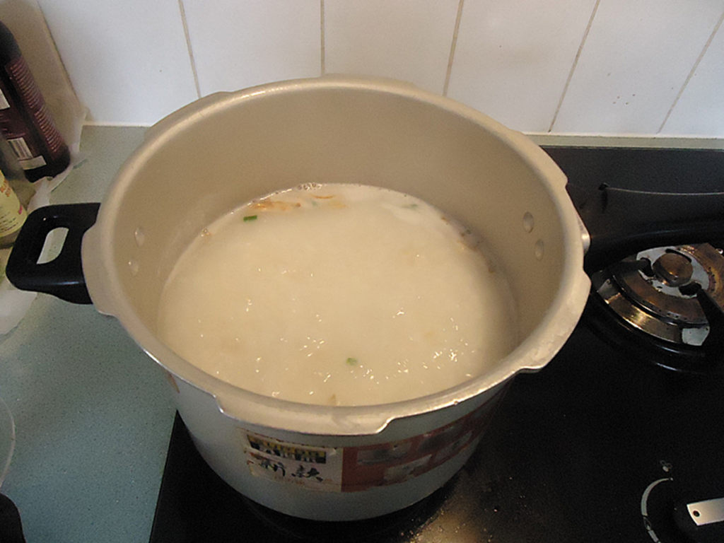 咸蛋皮蛋粥步骤8