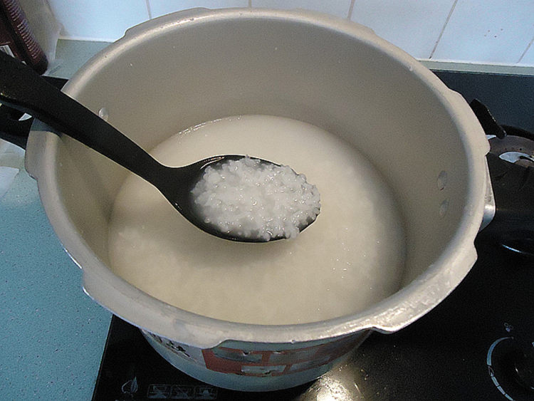 咸蛋皮蛋粥步骤6