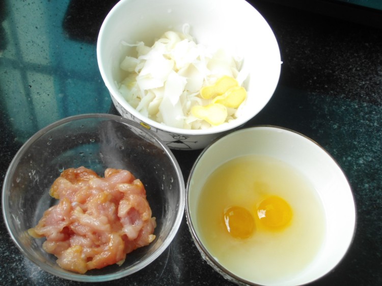 酸笋咸蛋肉片汤步骤2