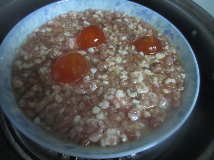 咸蛋蒸肉步骤4