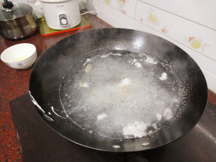 上汤枸杞肉片步骤3